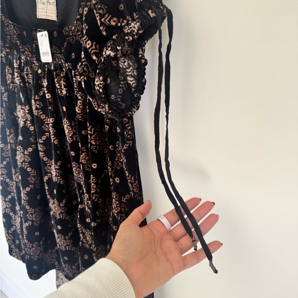 Free People We The Free Black Velvet Floral Babydoll Mini Dress  NWT Medium - Picture 3 of 7